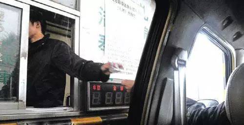 1公路亂收費，27公里3個收費站.jpg